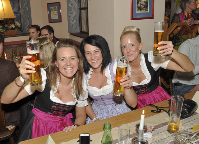 li. nach re. Katharina, Bethina und Daniela aus Weisspriach vom Stammtisch "NO NAME`S"