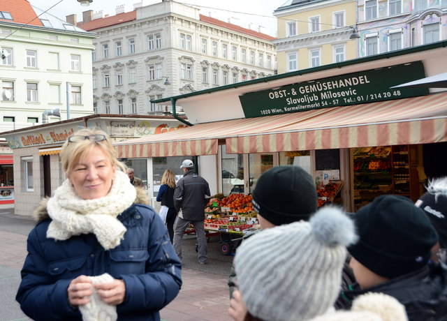 Schüler entdecken den Karmelitermarkt