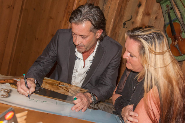 Claus Marcus gab bereitwillig Autogramme. | Foto: Lukas Erhart