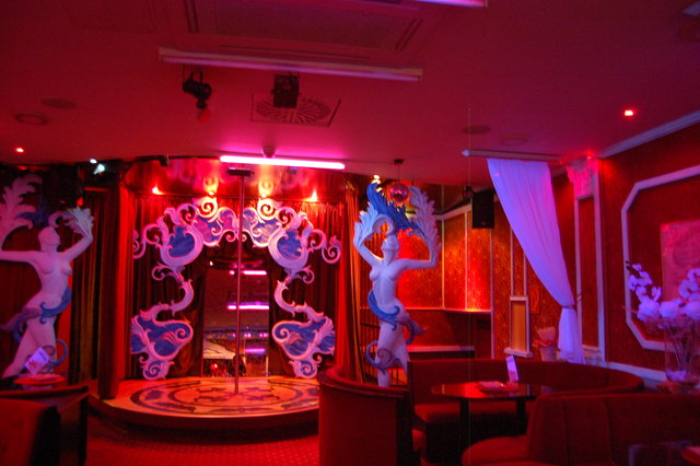 Die Bar Tabaris nebenan hat abends geöffnet und ist sehr beliebt