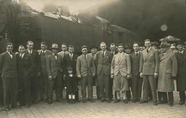 Fritz Gschweidl (4. v.l.) mit dem Wunderteam. | Foto: Walter Bastl
