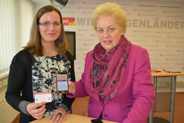 SPÖ-Bundesfrauengeschäftsführerin Mag. Andrea Mautz und LR Verena Dunst bewerben die Frauenhelpline und die FEM:Help-App.