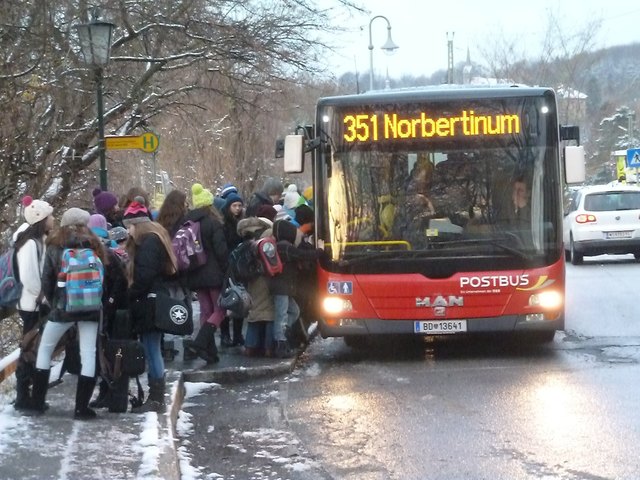 Heillos überfüllte Busse gehören für die Schüler aus Pressbaum und Tullnerbach zum Alltag. | Foto: privat