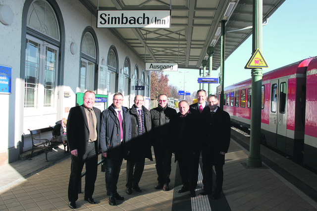 Die ÖBB und die Südostbayernbahn präsentierten das verbesserte Angebot in Simbach am Inn. | Foto: Foto: ÖBB