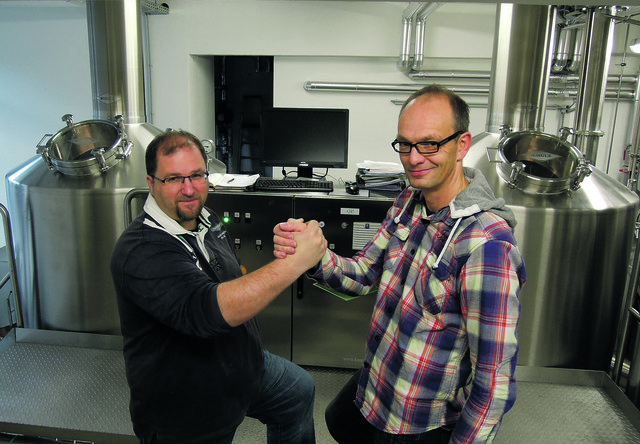 Peter Krammer (Brauerei Hofstetten - rechts) und Uli Bacher (Brauerei Shilling, Kärnten) arbeiten für neue Bierkreationen zusammen. | Foto: Foto: privat