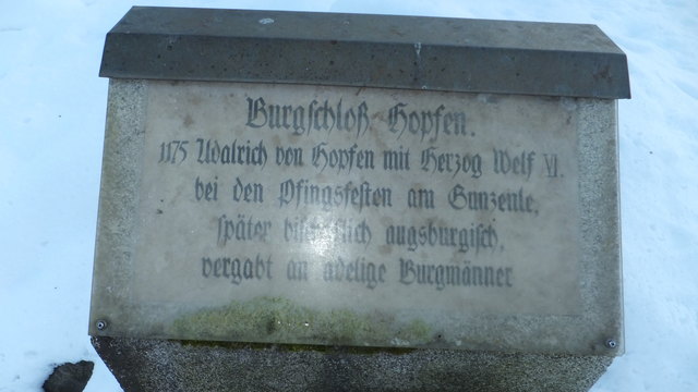 Gedenkstein zur Burg Hopfen