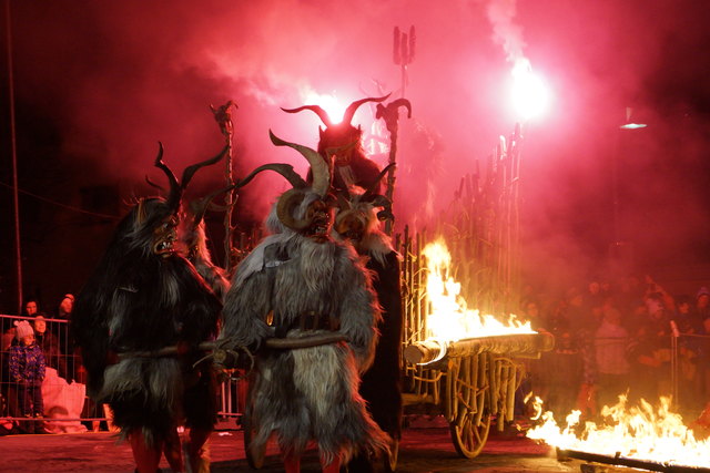Die Feuershow war eines der Highlight´s beim Haiminger Krampuslauf.