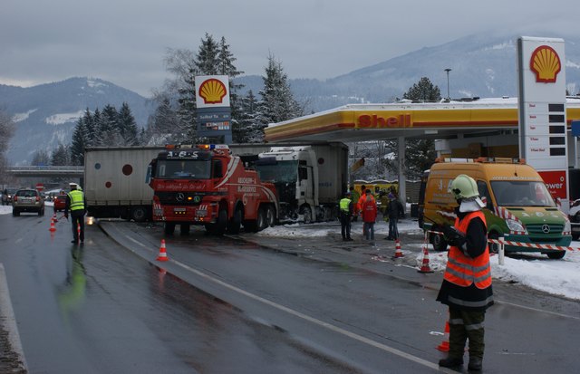 ABS Autokran-Berge-Service St. Johann im Einsatz