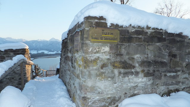 Mauerreste der Burg Hopfen