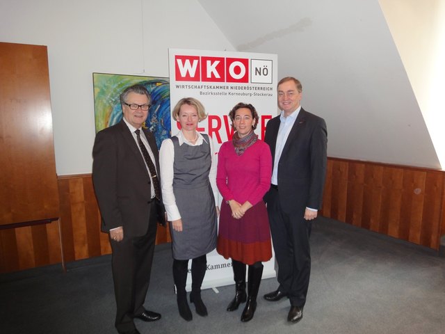 Bezirksstellenobmann Peter Hopfeld, Finanzamtsexpertin Alexandra Graf, Bezirksstellenleiterin Anna Schrittwieser und WKNÖ-Vizepräsident Christian Moser. | Foto: privat