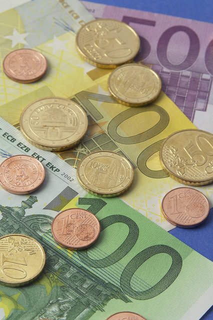 Tausende Euro Schaden verursachten Unbekannte, die in zwei Geschäfte in Klagenfurt eingebrochen sind | Foto: photos.com