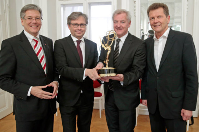 Ehrung für Klaus Graf mit der Emmy Auszeichnung mit LH Peter Kaiser Klaus Graf Alexander Wrabetz und LR Wolfgang Waldner | Foto: Eggenberger