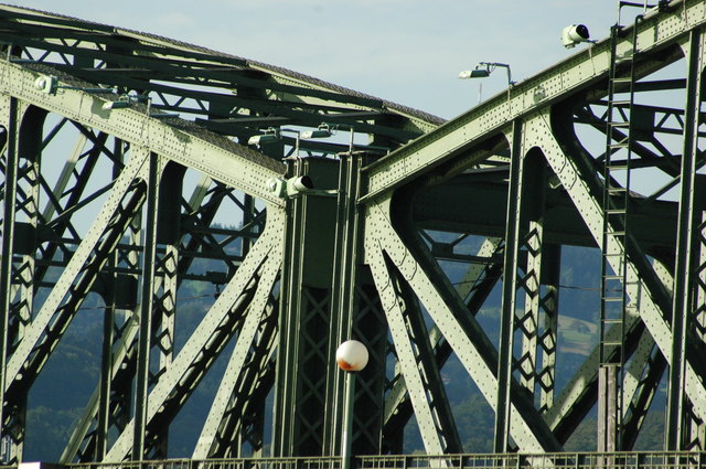 Arbeiten an den Tragwerken machen die Sperre nötig. | Foto: Christian Taglieber