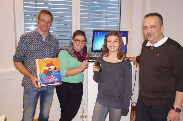Philipp Reiter und Werner Forstner mit Yasemin und Salome von der 3 c der HS Golling.