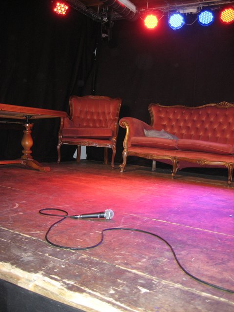 Die Bühne der KulturZONE Wörgl ist bereit für die Poetry-SlammerInnen. | Foto: KulturZONE Wörgl