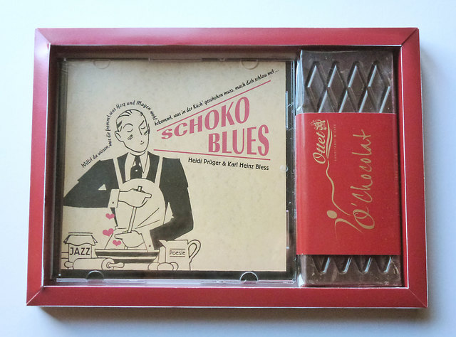 Die CD "Schoko Blues" vom Jazz-Poesie-Duo "Blesshuhn" gibt es nun gemeinsam mit Schokolade von Ottet zu kaufen. | Foto: privat