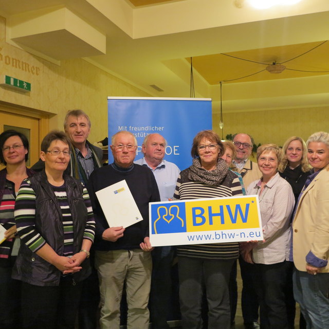 Landesdirektor Hans Rupp (3. v.l.) mit Teilnehmern an der BHW-Bezirkskonferenz.