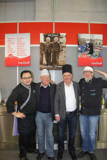 Teppanyaki-Meister Xaio, Helmut und Hans Fersterer sowie Stefan Marquard. | Foto: Foto: Privat