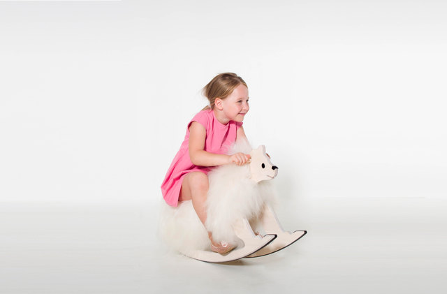 Ungewöhnliche Schaukeltiere wie der „Polar Bear“  von IVYDESIGN | Foto: IVYDESIGN
