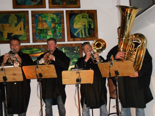 „Weihnachtlich gsunga und gspuid“ wird am Sonntag, 15. Dezember ab 19.30 Uhr in der Clemens-Holzmeisterkirche in Erpfendorf auch von den Erpfendorfer Weisenbläsern