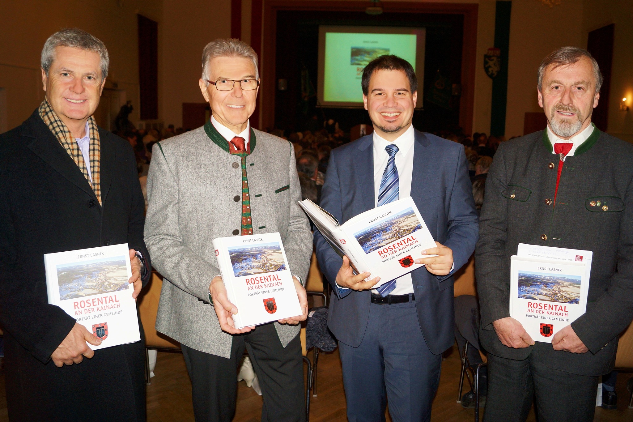 Prof. Dr. Ernst Lasnik präsentierte seine neueste Chronik Der Bezirk Voitsberg Buch von Ernst R. Lasnik