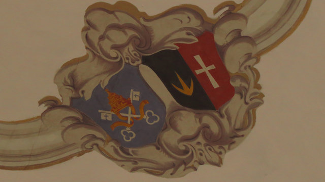Deckenmalerei mit Wappen von Kirche und Gemeinde