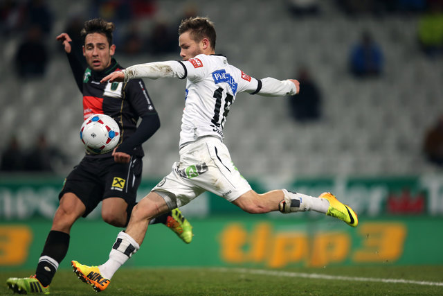 Und Abzug: Mit diesem Schuss sicherte David Schloffer Sturms Sieg in Innsbruck. | Foto: GEPA