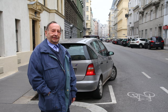 "Dieser Radweg endet im Nichts" Herbert Gattringer beobachtete an der Ecke Bachardgasse/Hetzgasse immer wieder brenzlige Situationen