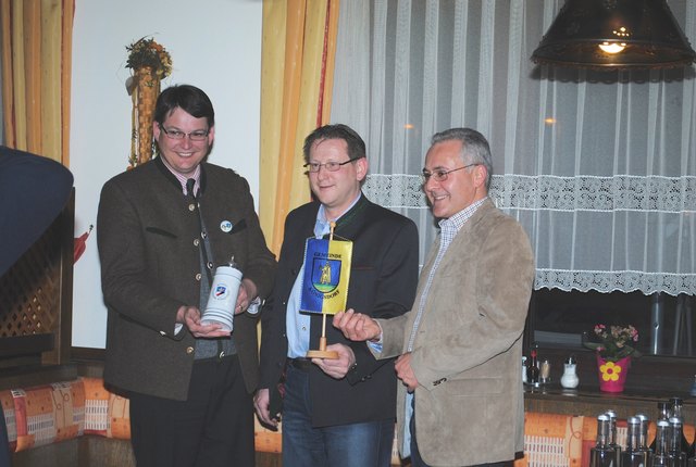 Bürgermeister Anton Demmel aus Bayern, Bürgermeister Dieter Wirth aus dem Burgenland und Gemeinderat Klaus Fischl | Foto: Gemeinde Königsdorf