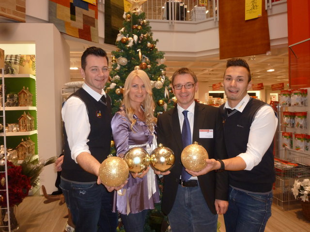 Foto: © Sabine Lehner
Bildtext v.l.n.r. Stefan Jetzinger, Star Djane Solaris, KIKA Geschäftsleiter: Hannes Dauser und Manfred Rumpl