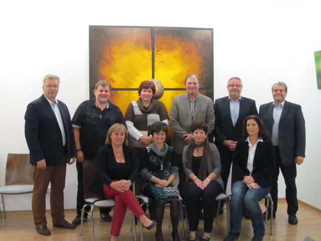 1. Reihe sitzend: Manuela Wachter, Judith Hauser, Ingrid Herr, Margit Gruber
2. Reihe: Bürgermeister Josef Kutrovatz, Walter Mersits, Renate Feurer, Herbert Lassl, Herbert Wagner und Harald Zistler | Foto: Privat