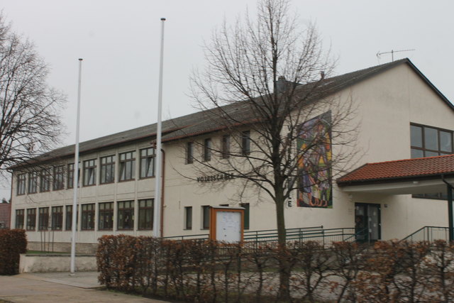 Die Frau verschanzte sich in der Volksschule in Nickelsdorf.