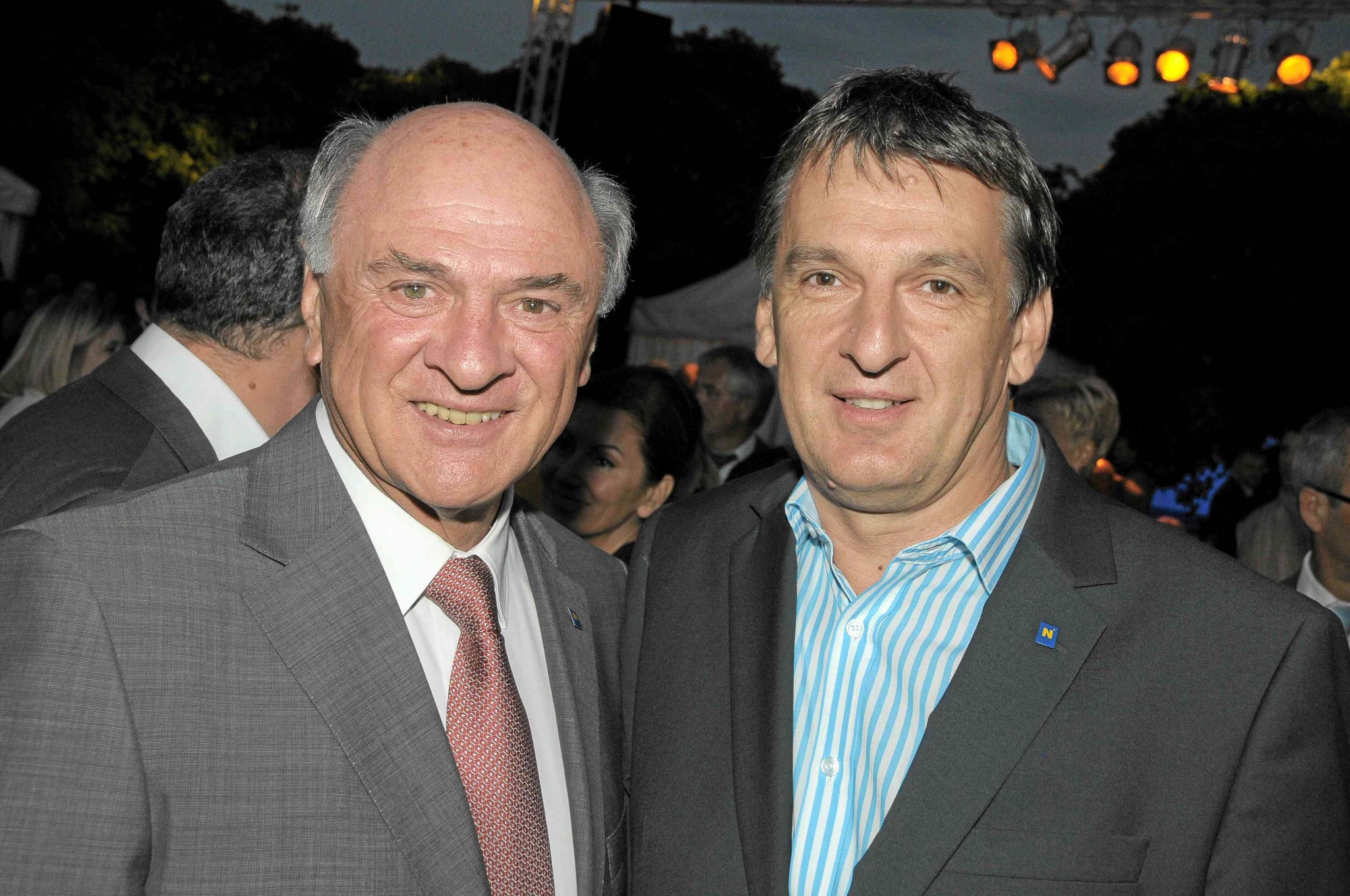 LH Dr. Erwin Pröll stellt nach einen Gespräch mit Vizebürgermeister