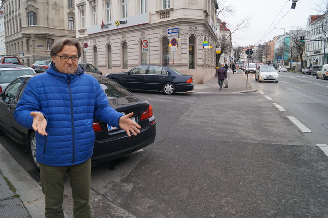Peter Schöler will mehr Sicherheit: Beim Einbiegen in die Ferrogasse ereignete sich ein lebensgefährlicher Unfall.