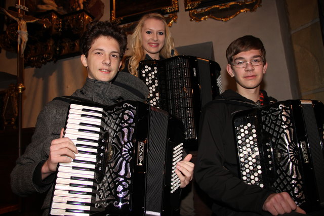 Einen modernen Part setzten beim Adventkonzert Daniel Haigermoser, Sophie Stohl und Stefan Kolmhofer auf dem Akkordeon.