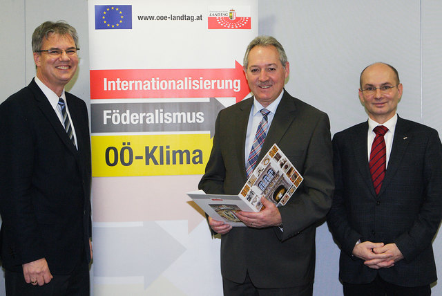 Landtagsdirektor Wolfgang Steiner, Landtagspräsident Viktor Sigl, Landesrechnungshofdirektor Friedrich Pammer (v. l.). | Foto: Land OÖ/Liedl