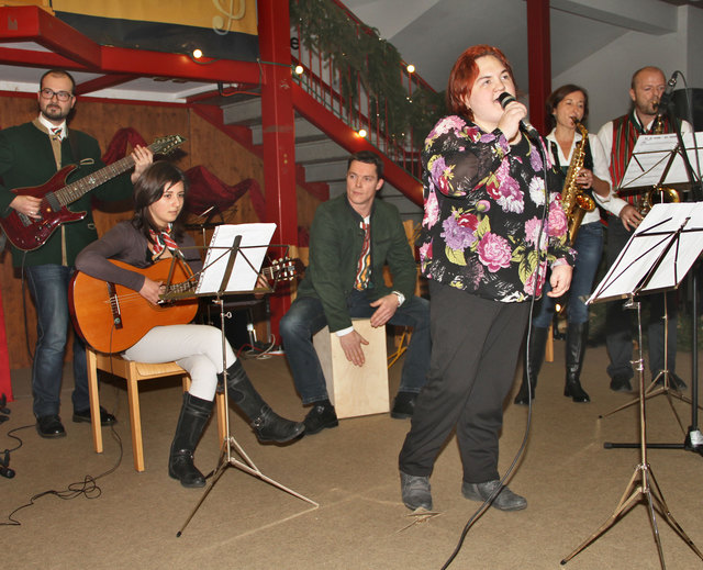 Es war ein kurzweiliges Adventkonzert mit Instrumental- und Gesangsvorführungen von Schülern und Profis.