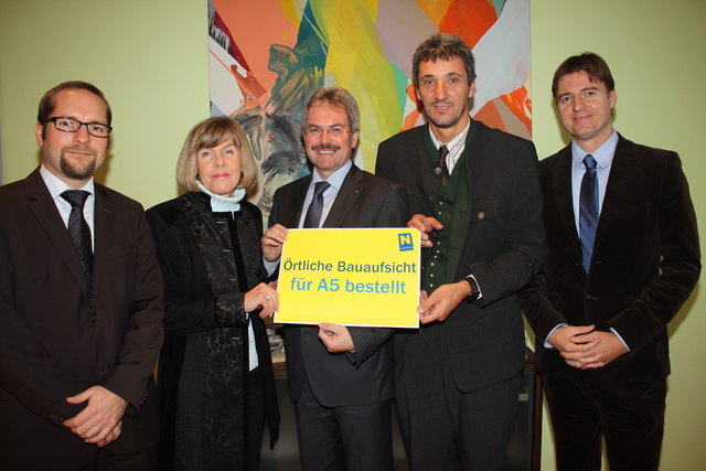 v.l.n.r.: DI Andreas Weber (Asfinag), Bgm. Gertrude Riegelhofer, LR Karl Wilfing, Karl Klaus (ÖBA-Leiter), DI Christian Musil (Projektleiter Asfinag Bau Ost) | Foto: Büro LR Wilfing