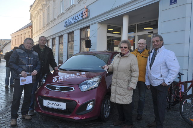 Komm.Rat  Ernst Zierlinger,  Dir. Erich Fragner (Waldviertler Spk./, Gföhl), Pauline Lang - die Gewinnerin, Jörn Henrik Stein  (Druckhaus Schiner) und Ernst Kaltenecker  (KIA Gruber),