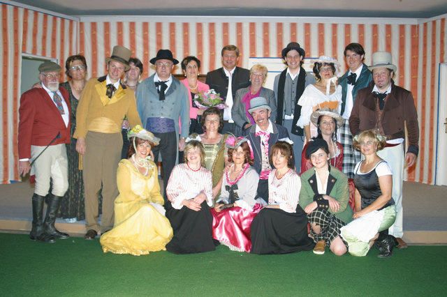Die Eberauer Theatergruppe lädt zu einem "süßen" bunten Nachmittag.