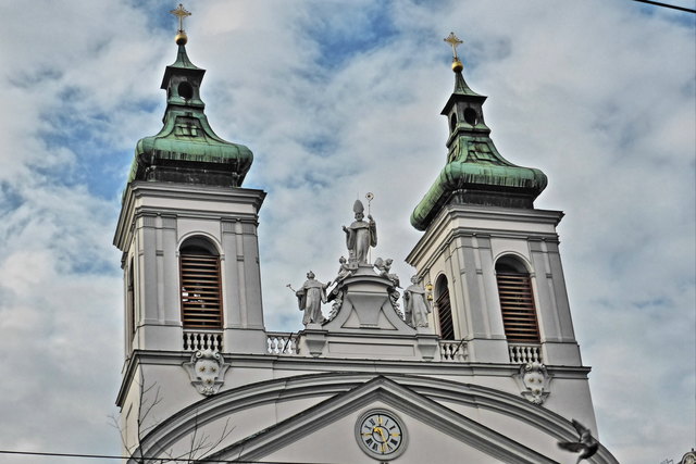 Straßenfront der Rochuskirche auf der Landstraße