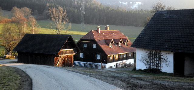 Sogar PERSÖNLICHKEITEN verbringen hier auf diesem Hof ihren Urlaub.