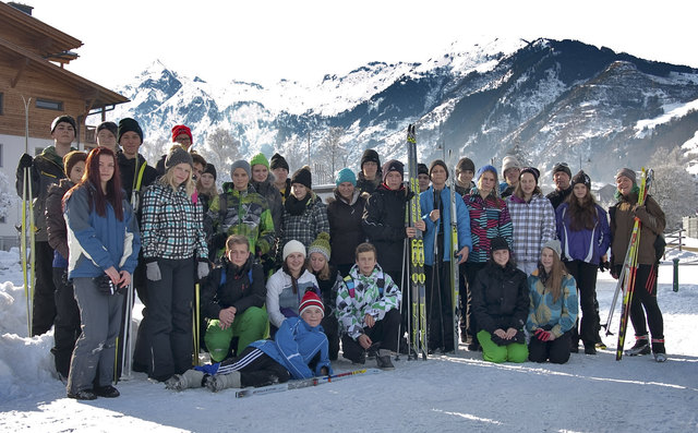 Spaß in tief verschneiter Winterwelt