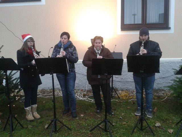Ein Klarinetten-Quartett verbreitete musikalische Adventstimmung.