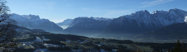 Panoramablick vom Rengerberg - Vigaun aus. Tennengebirge, Paß Lueg, dahinter die Mandlwände, Hagengebirge, Hoher Göll