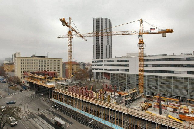 2011: Aufgrund der großen Beliebtheit braucht die Fachhochschule ein zweites Gebäude. | Foto: Techler