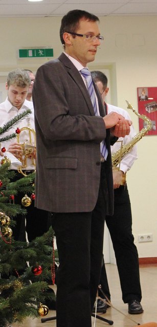 Bezirksstellenleiter Peter Markovics präsentierte den Mitarbeitern einen Rückblick auf das Jahr 2013. | Foto: privat