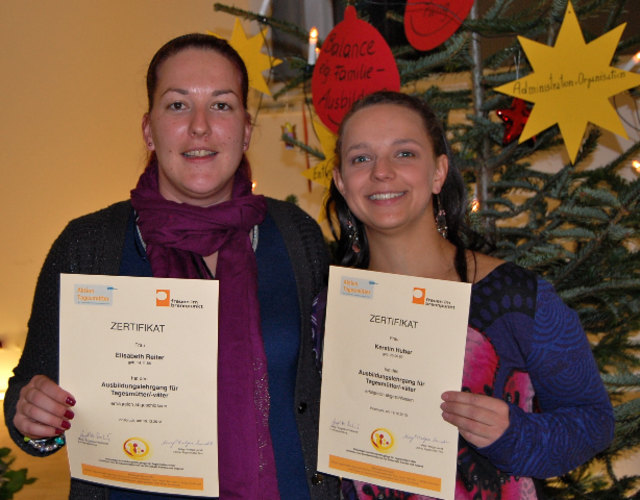 Elisabeth Reiter und Kerstin Huber haben ihre Ausbildung erfolgreich abgeschlossen