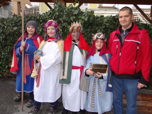 Sternsingergruppe mit Kindern aus Hart, Laßnitzthal und Arnwiesen, die in Gleisdorf unterwegs waren.