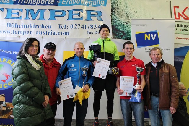 In Neidling waren Christoph Teubel (3.v.l.), Michael Simmer (M.) und Florian Schneeweiß (2.v.r.) am Schnellsten.